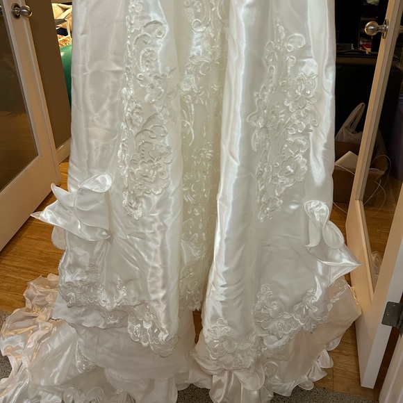 WEDDING DRESS | Women’s Wedding dress size 2-4 - Picture 9 of 10